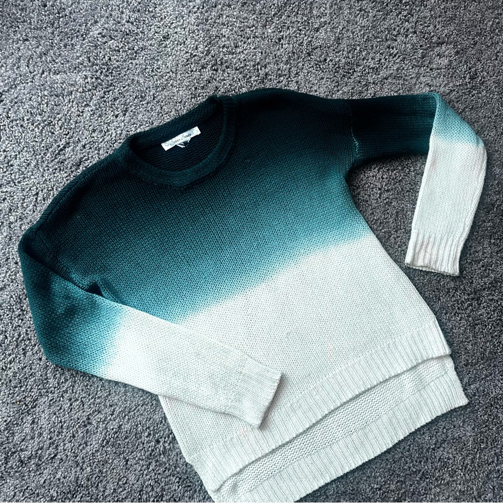 Sans Souci Teal Ombre to Cream Crewneck Sweater